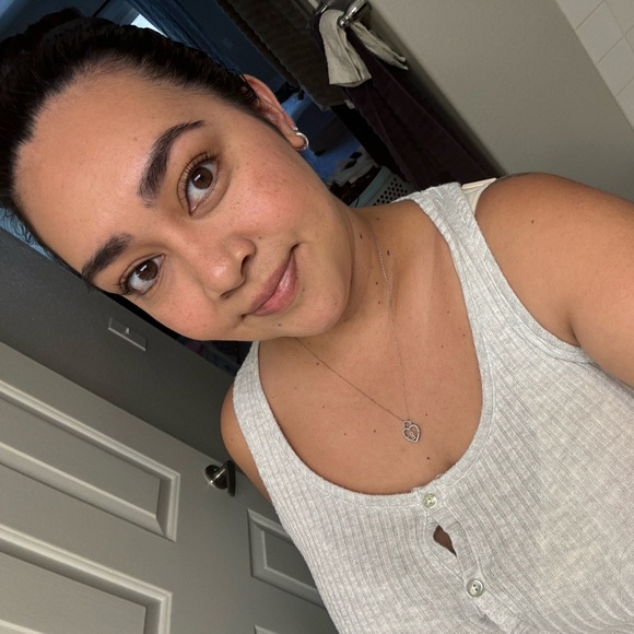 Meet your Posher, Denisse - Picture 2 of 4